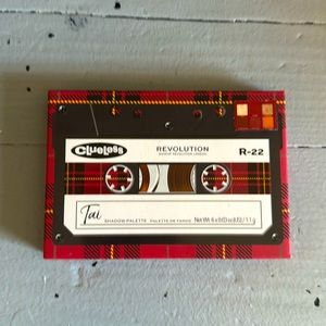 Revolution Clueless Tai Shadow Palette